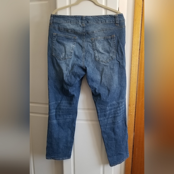 🍭🚨Forever 21+ distressed denim jeans - Picture 3 of 7